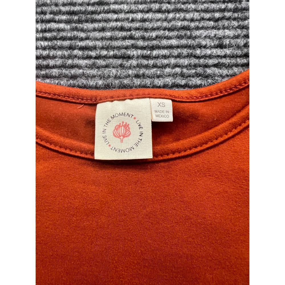 Live In The Moment Womens XS Burnt Orange Rust Short Sleeve Crop Top Baby Tee - Picture 2 of 6